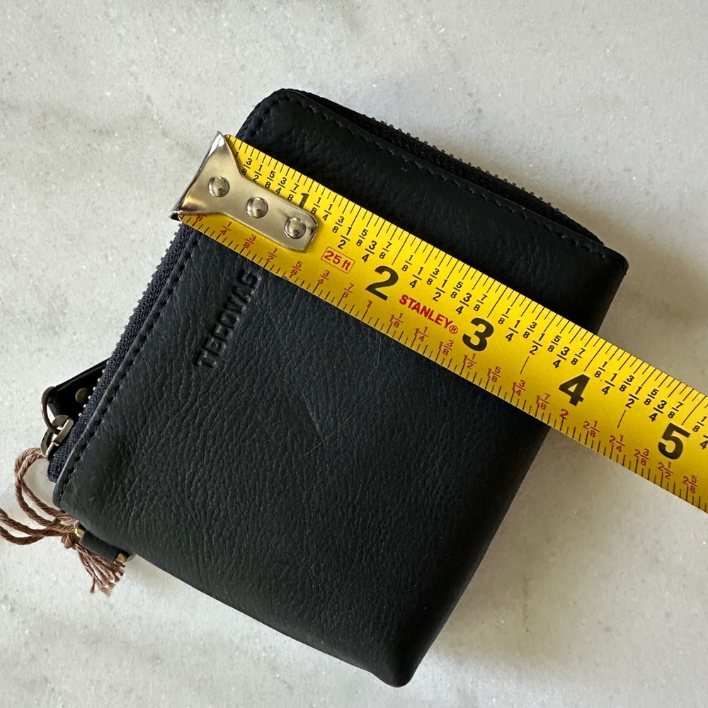 Tecovas Black Leather Zip Wallet with Embossed Logo - Picture 6 of 7